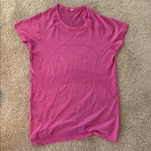 Lululemon workout shirt.